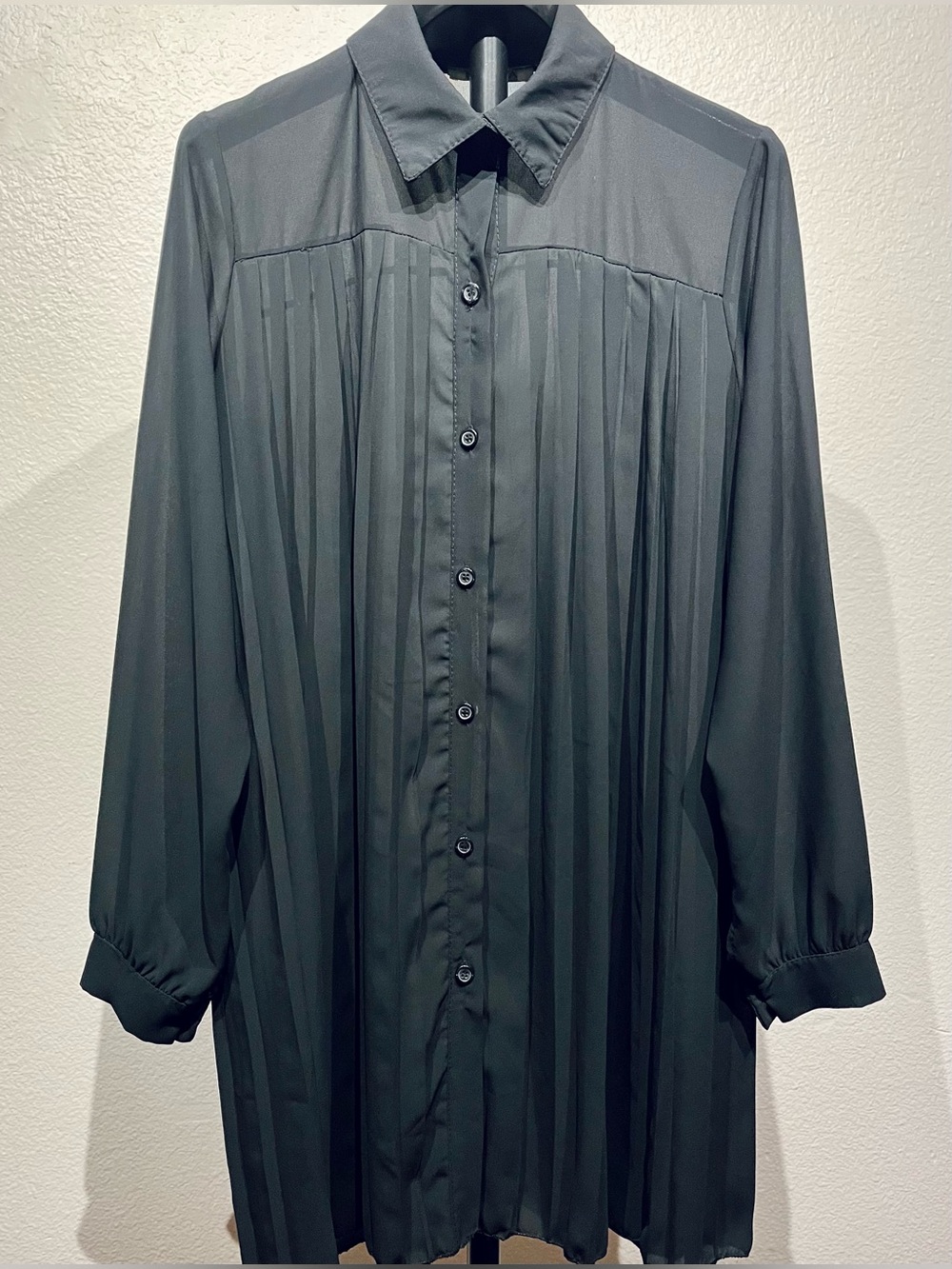 Mulaya Black Pleated Button-Front Blouse - Size L (Women’s)